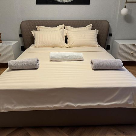 Apartament Lux Vedere Rond Alba Iulia Boekarest Buitenkant foto